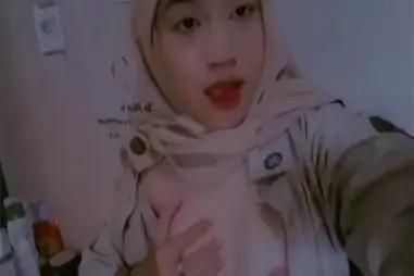 Bokep Indo Remaja Berhijab Seragam SMP Main Cantik