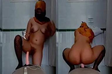 Cewek Jilbab Cokelat Ketagihan Main Mainan Gede Nagih